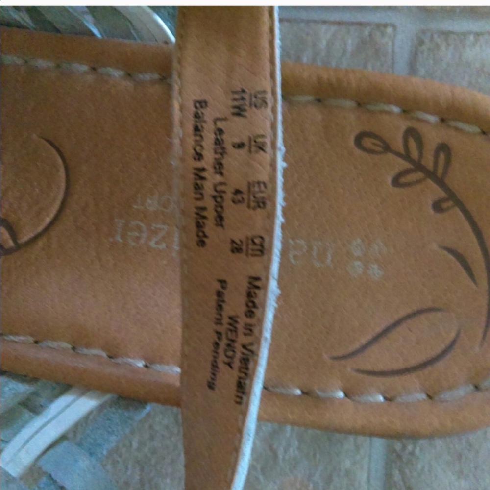 11W Naturalizer White Leather Sandals - Picture 3 of 3